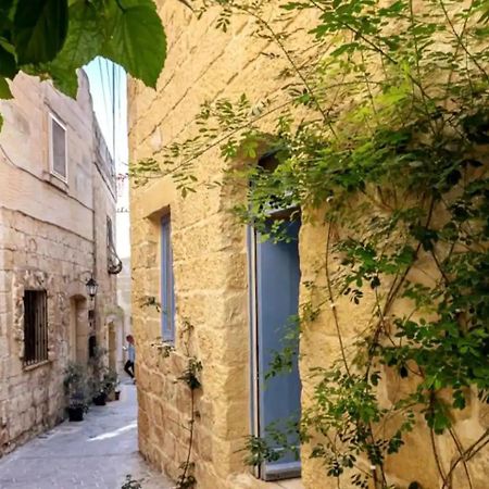 Historic Hideaways - 900 Year Old Converted Studios Victoria Buitenkant foto