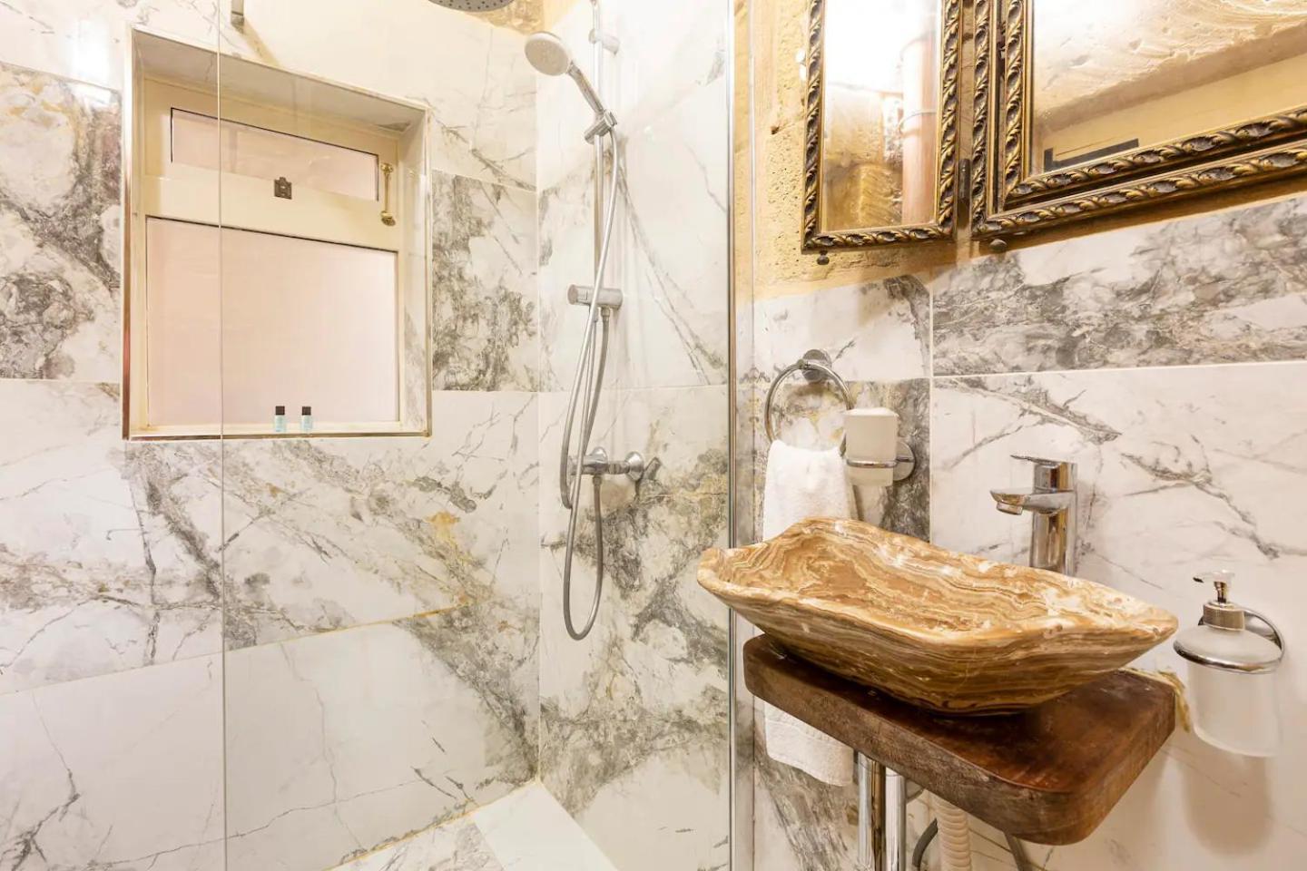 Historic Hideaways - 900 Year Old Converted Studios Victoria Buitenkant foto