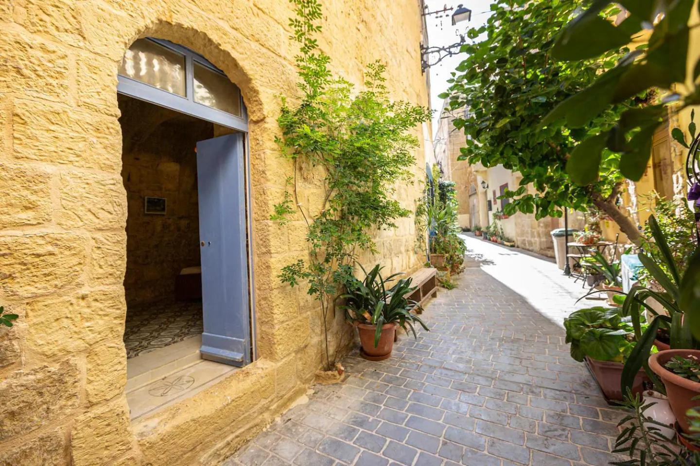 Historic Hideaways - 900 Year Old Converted Studios Victoria Buitenkant foto