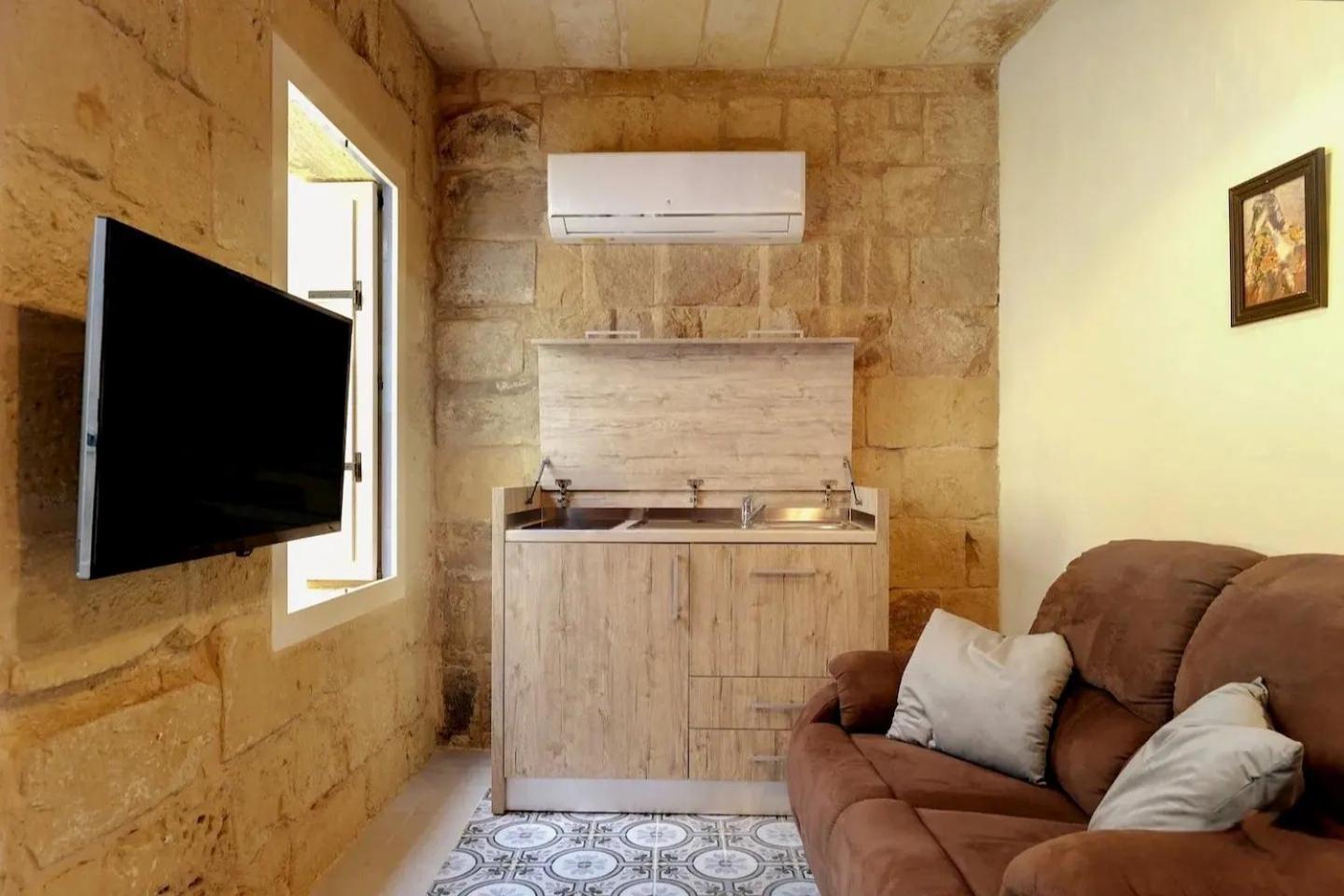 Historic Hideaways - 900 Year Old Converted Studios Victoria Buitenkant foto