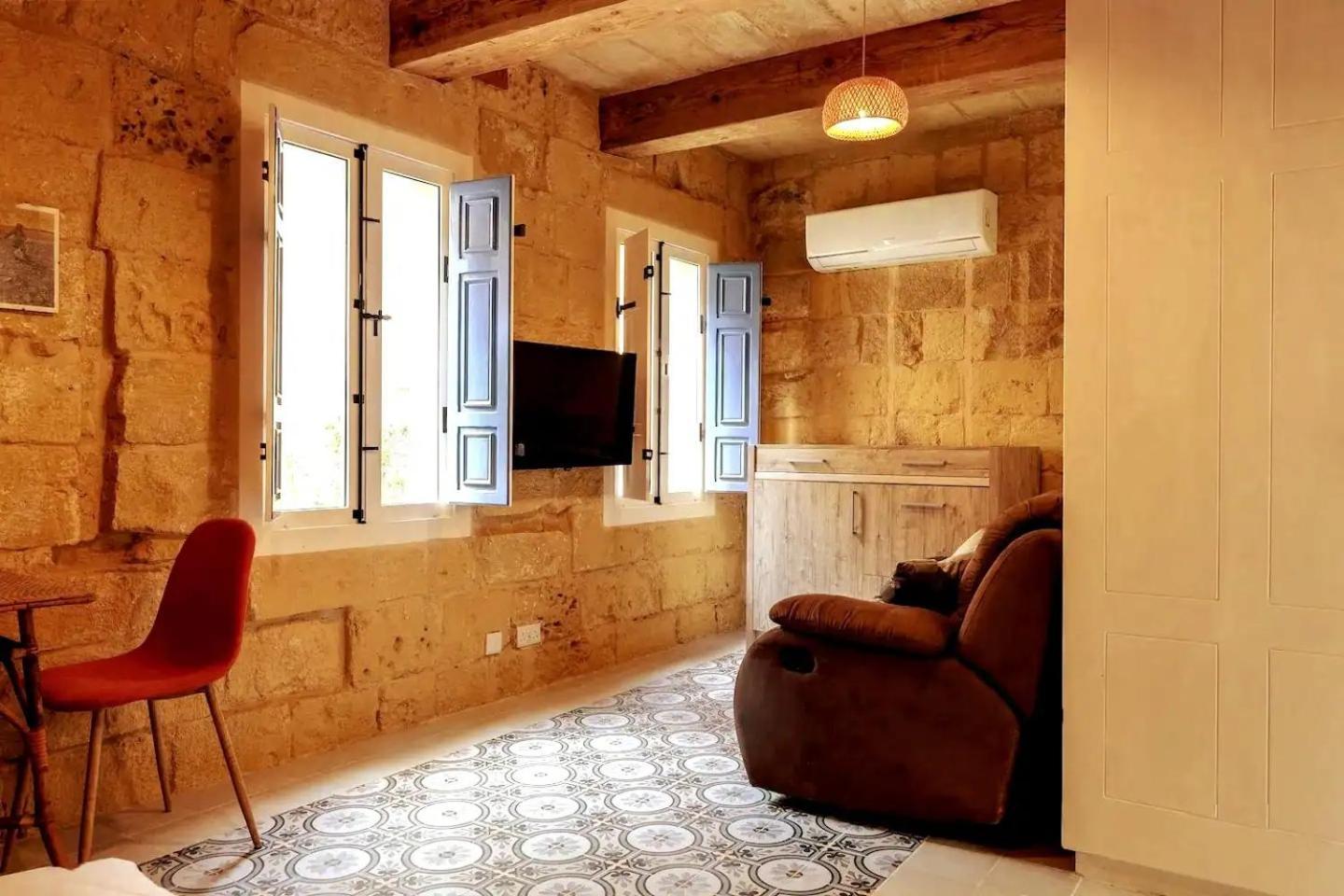 Historic Hideaways - 900 Year Old Converted Studios Victoria Buitenkant foto