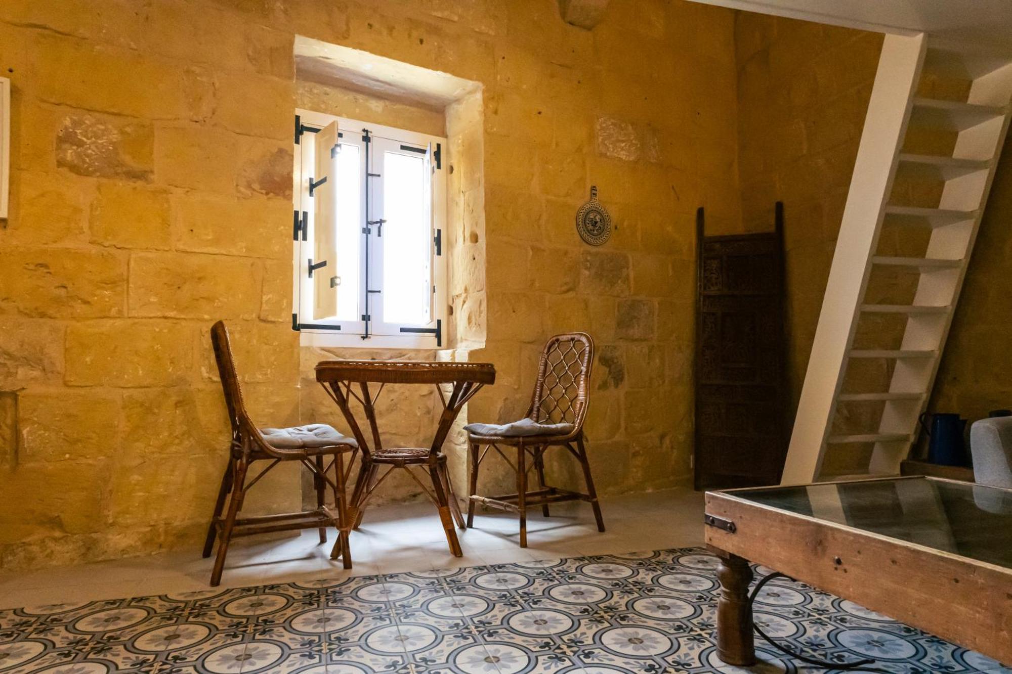 Historic Hideaways - 900 Year Old Converted Studios Victoria Buitenkant foto