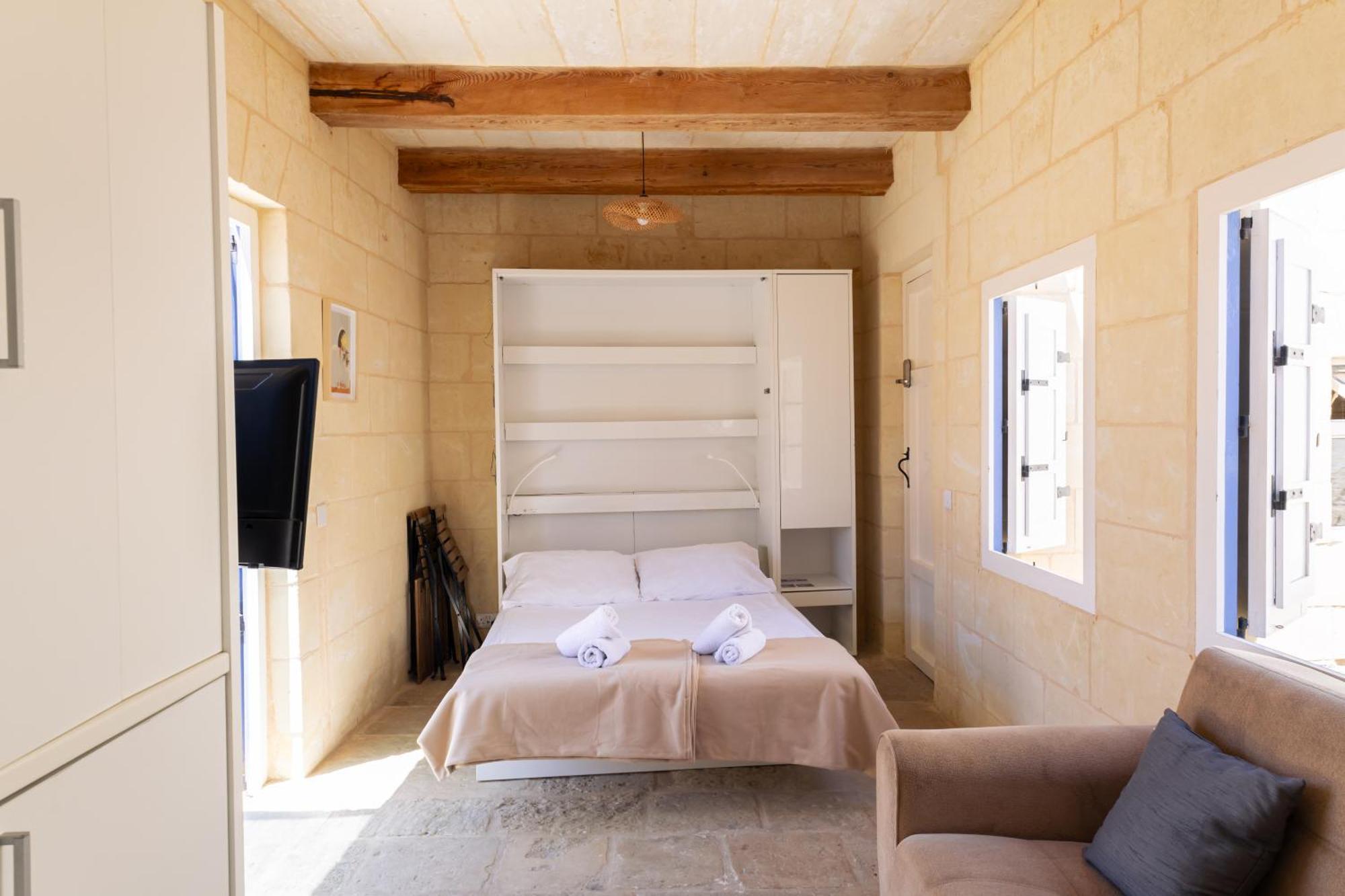 Historic Hideaways - 900 Year Old Converted Studios Victoria Buitenkant foto