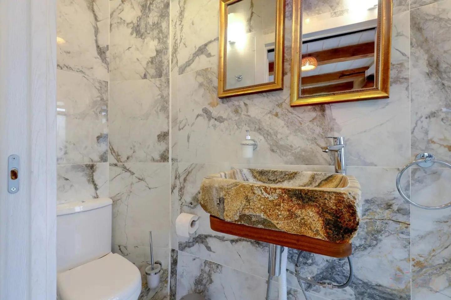 Historic Hideaways - 900 Year Old Converted Studios Victoria Buitenkant foto