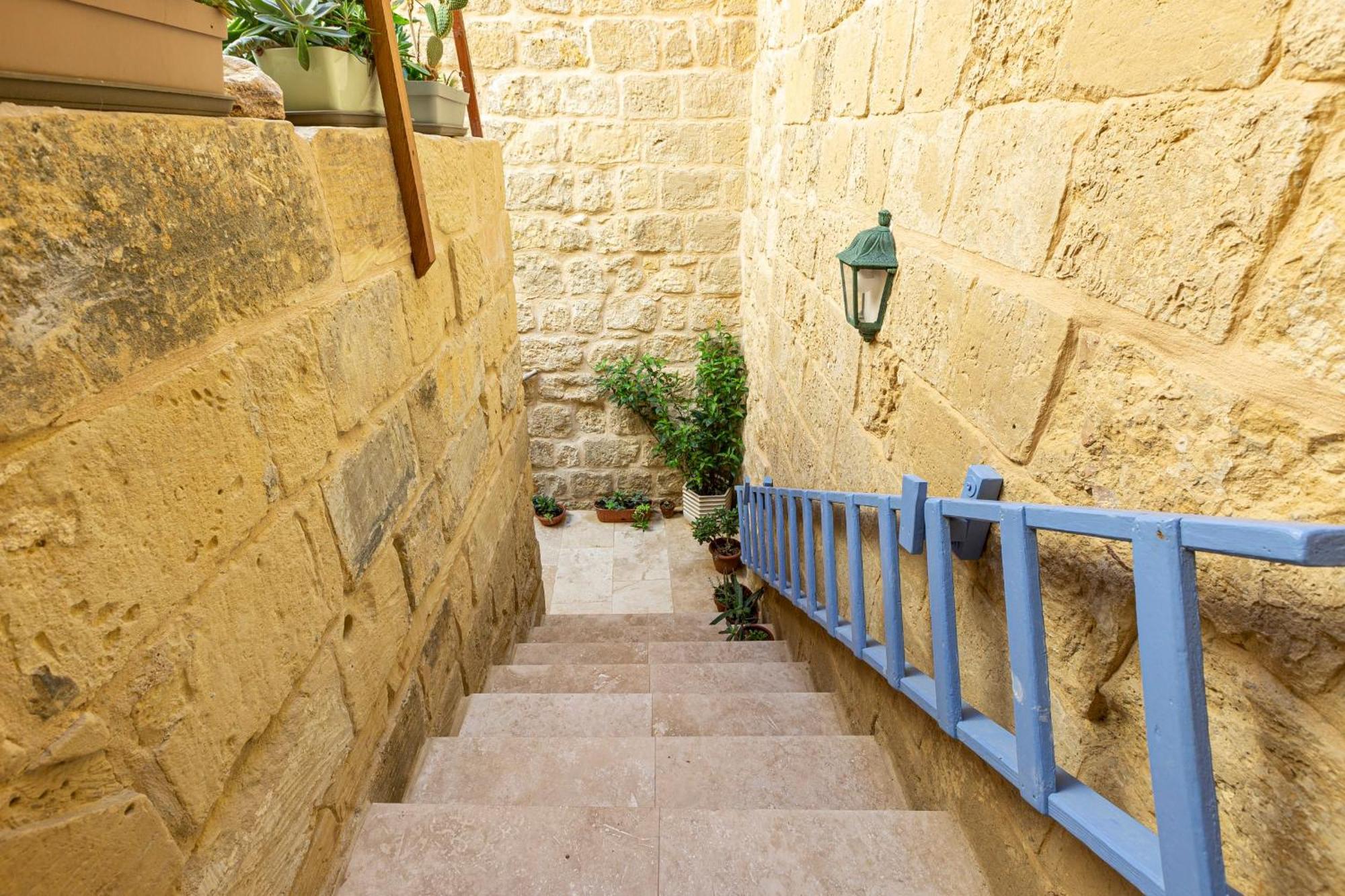 Historic Hideaways - 900 Year Old Converted Studios Victoria Buitenkant foto