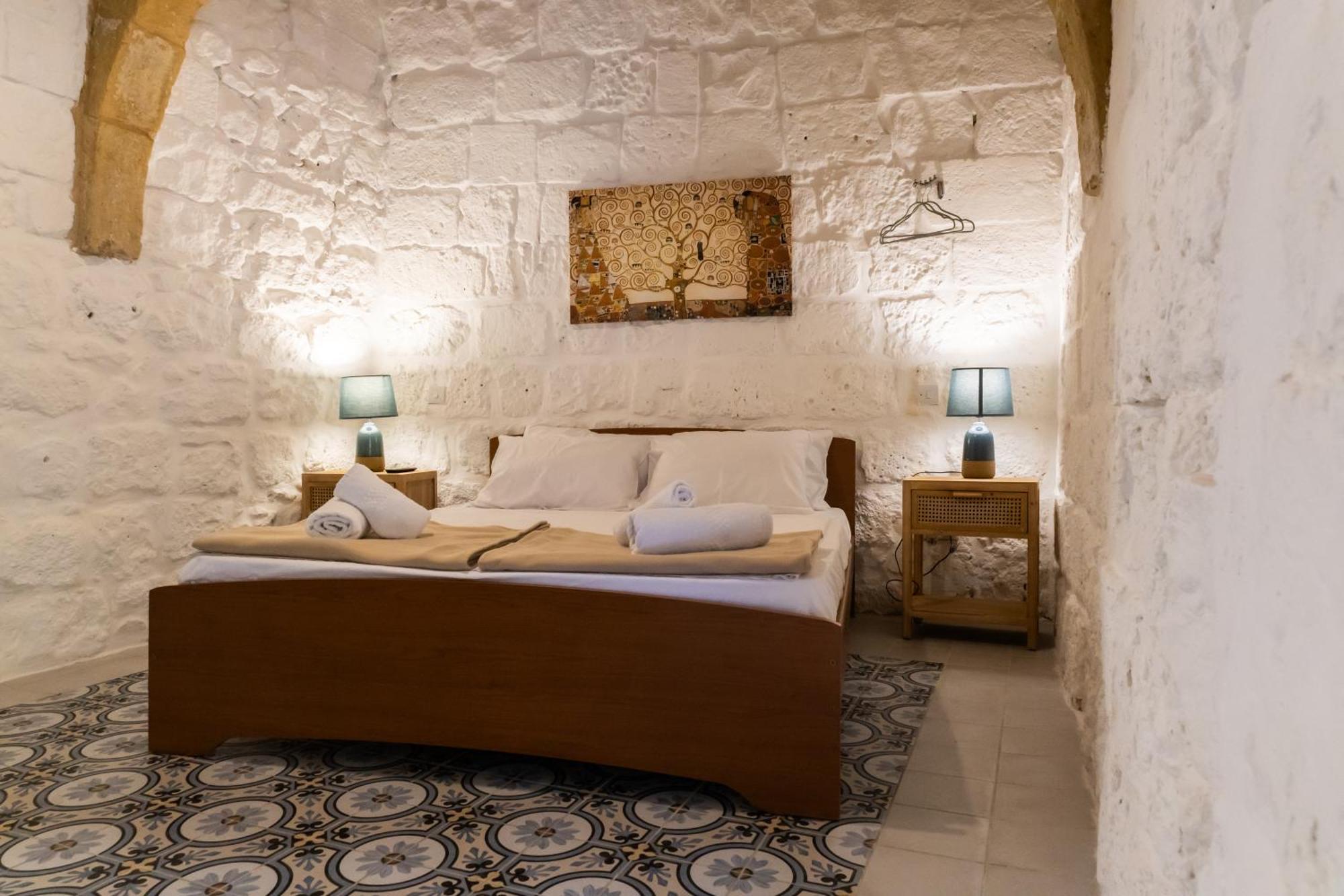 Historic Hideaways - 900 Year Old Converted Studios Victoria Buitenkant foto