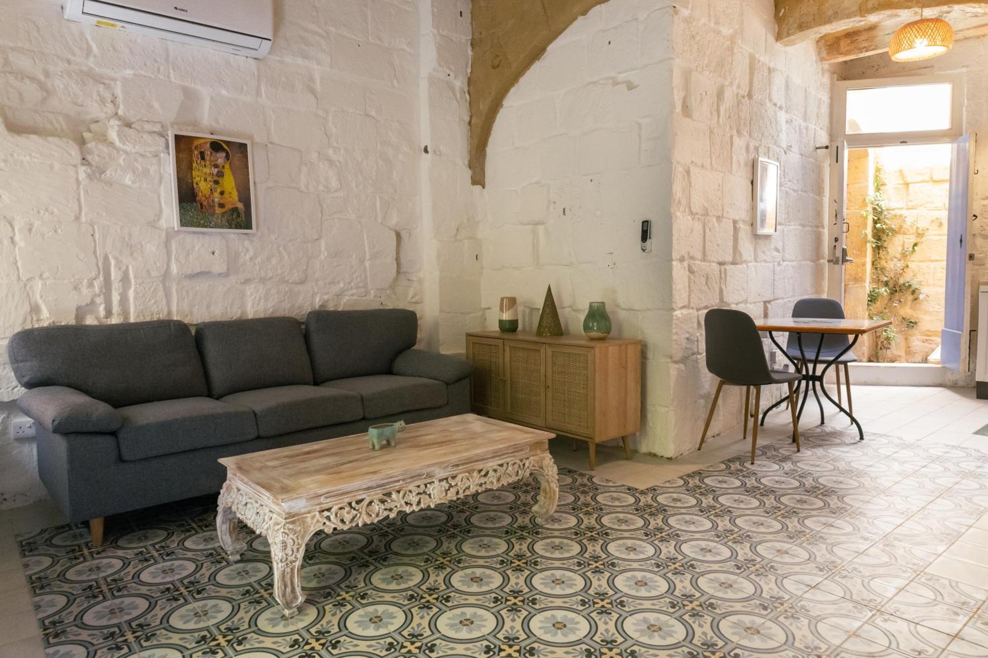 Historic Hideaways - 900 Year Old Converted Studios Victoria Buitenkant foto
