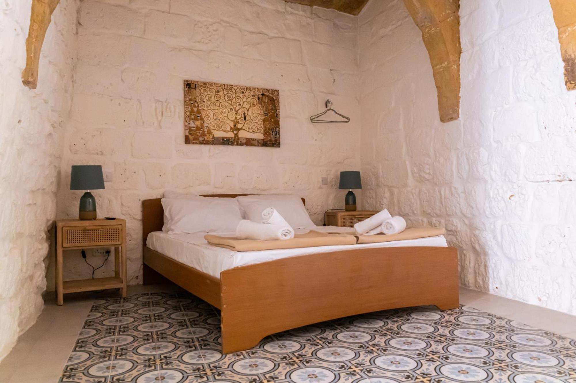 Historic Hideaways - 900 Year Old Converted Studios Victoria Buitenkant foto