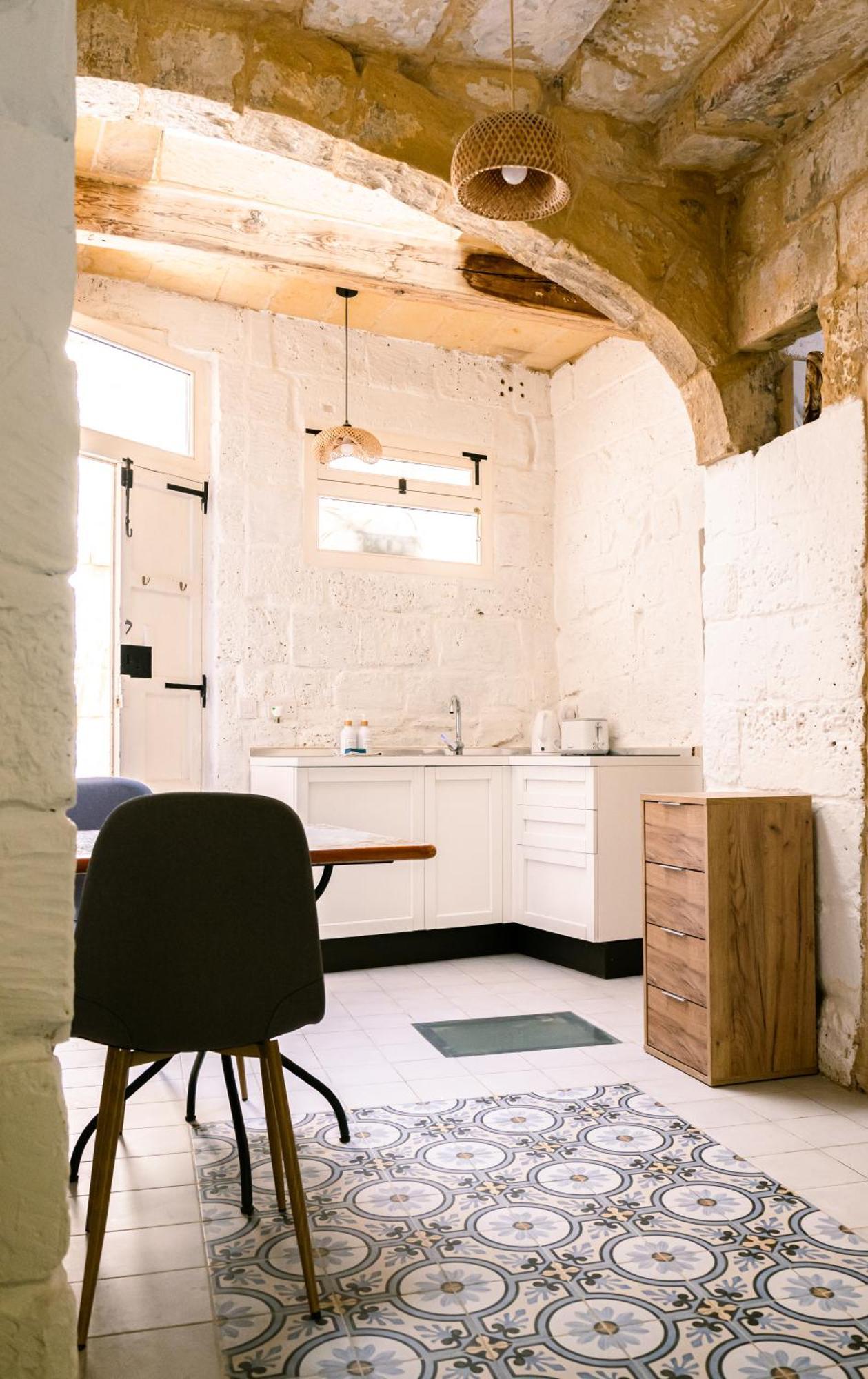 Historic Hideaways - 900 Year Old Converted Studios Victoria Buitenkant foto