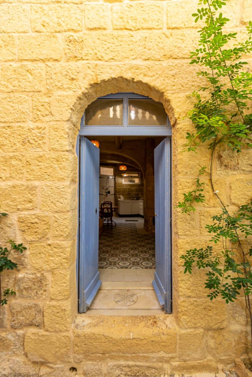 Historic Hideaways - 900 Year Old Converted Studios Victoria Buitenkant foto